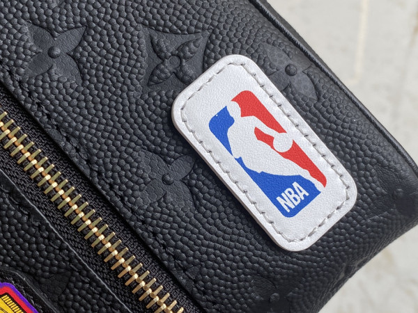 l0*is V*t0n lvxnba cloakroom dopp kit