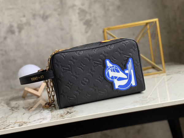 l0*is V*t0n lvxnba cloakroom dopp kit