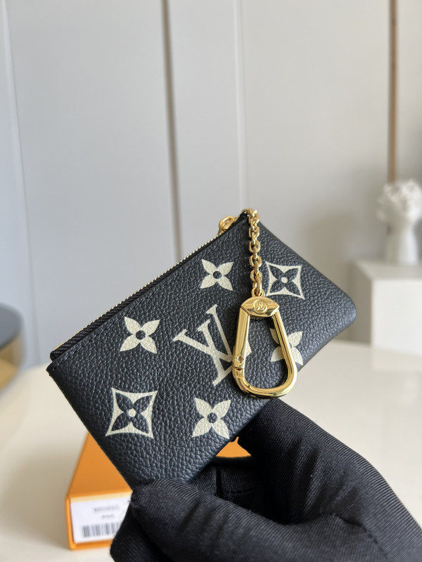 l0*is V*t0n key pouch