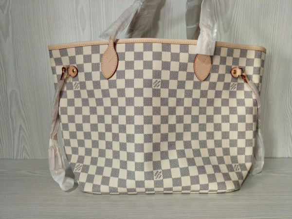 l0*is V*t0n neverfull mm