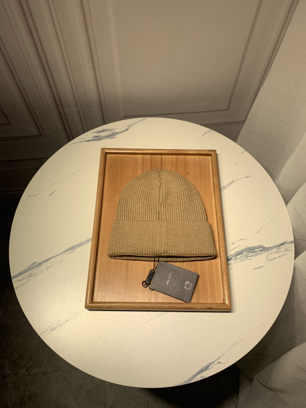 Pra*a hat