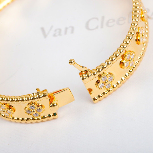 V*N CL*F & arpels perlée bracelet