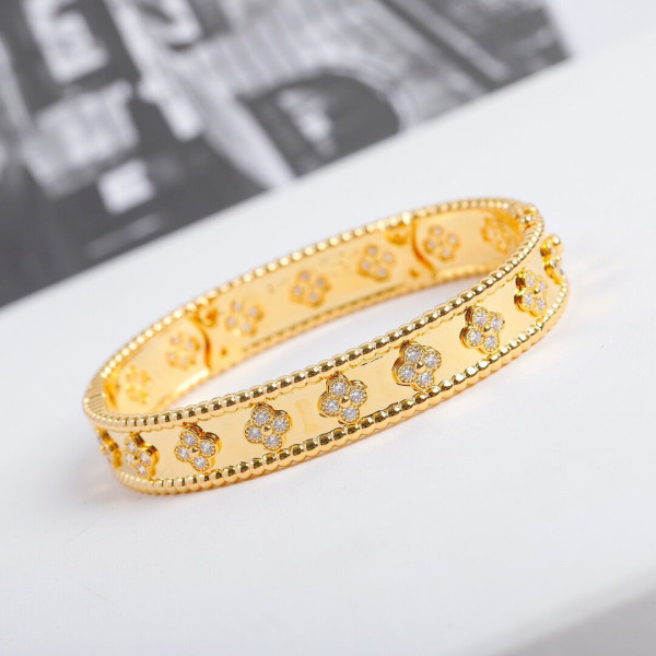 V*N CL*F & arpels perlée bracelet