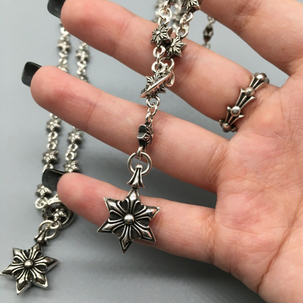 Ch**me He**ts necklace