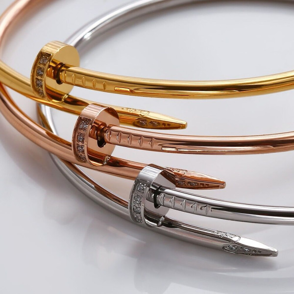 Ca*t*er bracelet