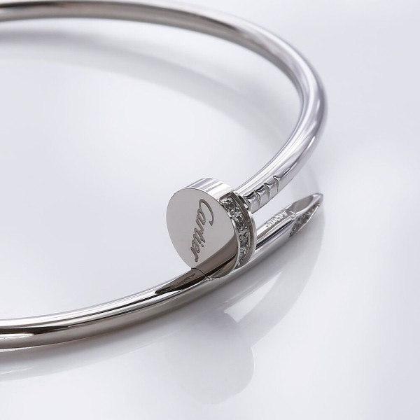 Ca*t*er bracelet