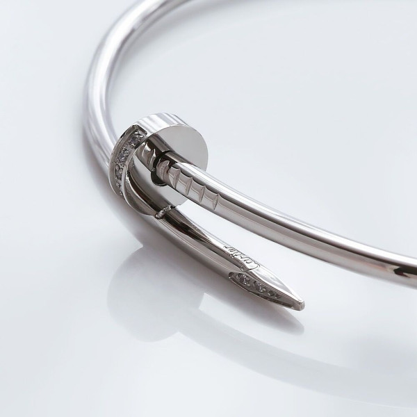Ca*t*er bracelet