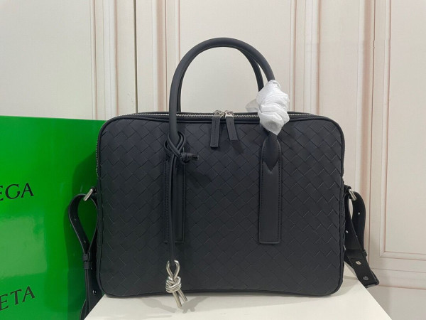 bo*te*ga Ve*ne*ta getaway large briefcase
