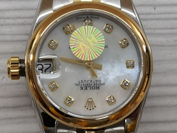 R*l*x watch