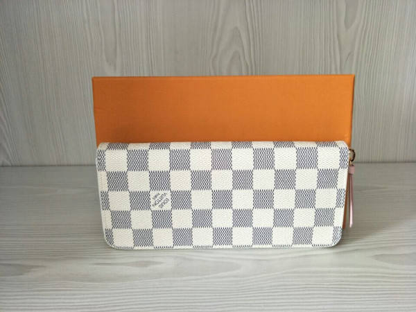 l0*is V*t0n clemence wallet