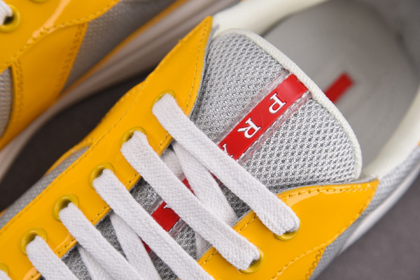 Pra*a sneaker