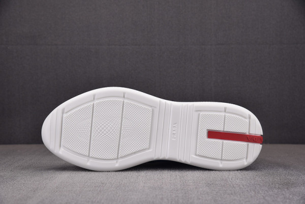 Pra*a sneaker