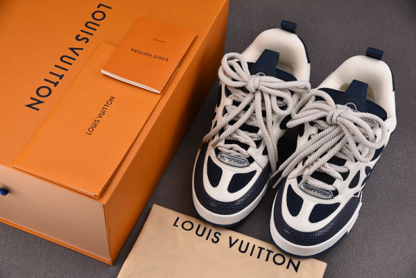 l0*is V*t0n sneakers