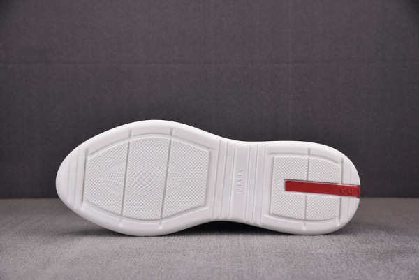 Pra*a sneaker
