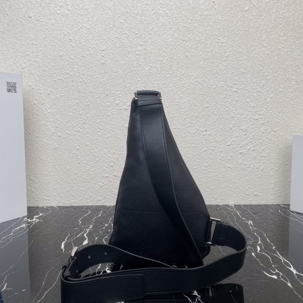 Pra*a cross leather bag