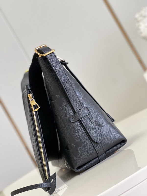 l0*is V*t0n carryall pm