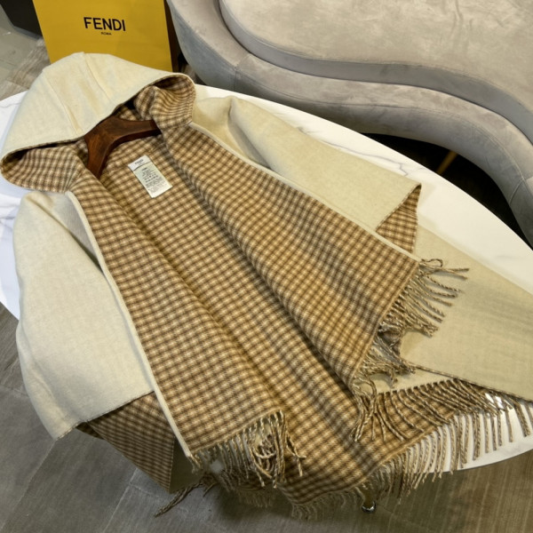 F**di poncho