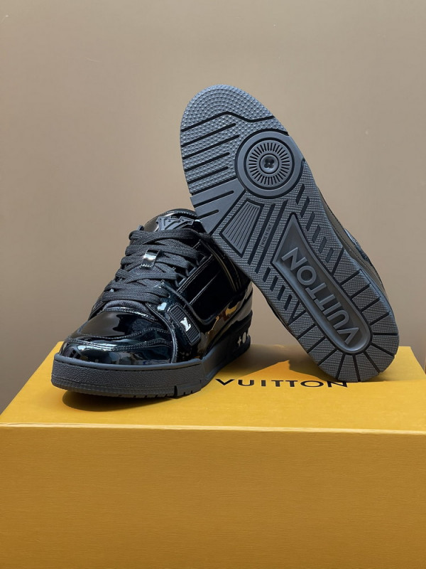 l0*is V*t0n trainer sneaker