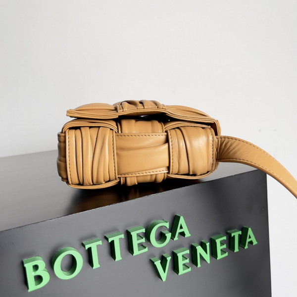 bo*te*ga Ve*ne*ta cassette