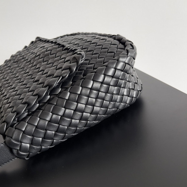 bo*te*ga Ve*ne*ta small cobble shoulder bag
