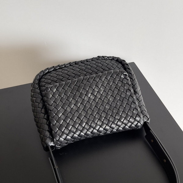 bo*te*ga Ve*ne*ta small cobble shoulder bag