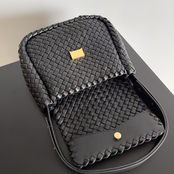 bo*te*ga Ve*ne*ta small cobble shoulder bag