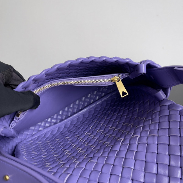 bo*te*ga Ve*ne*ta  small cobble shoulder bag