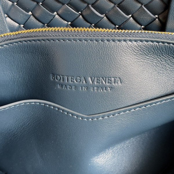 bo*te*ga Ve*ne*ta patti top handle bag