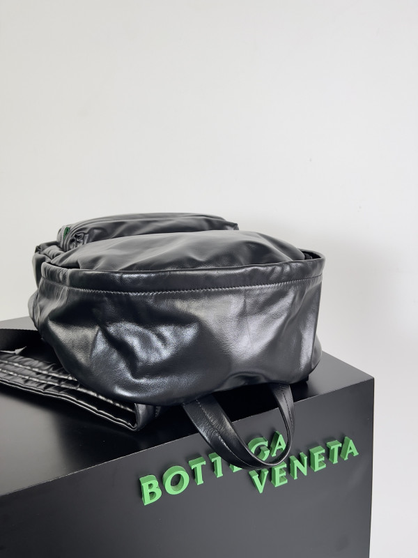 bo*te*ga Ve*ne*ta  backpack