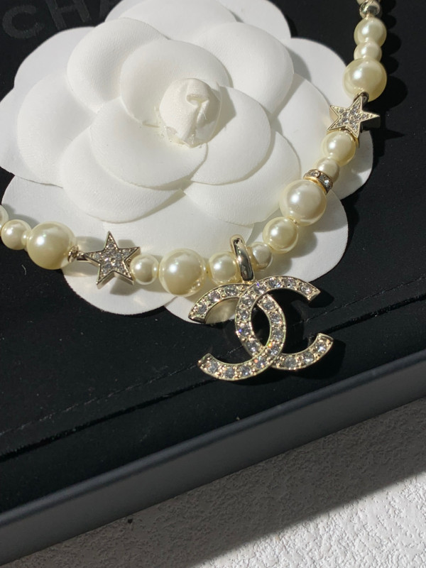 CL NECKLACE
