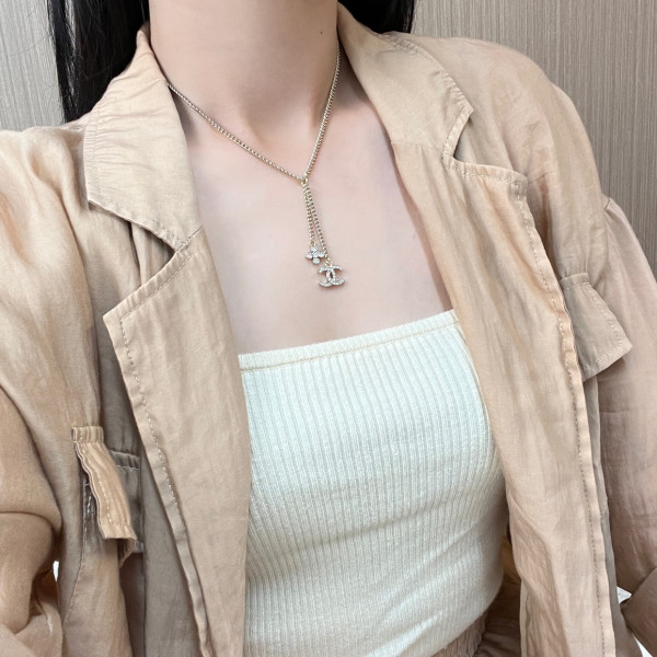 CL NECKLACE