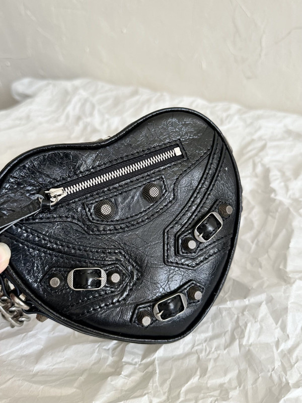 Ba*len*cia*ga le cagole heart mini metallic crinkled-leather shoulder bag