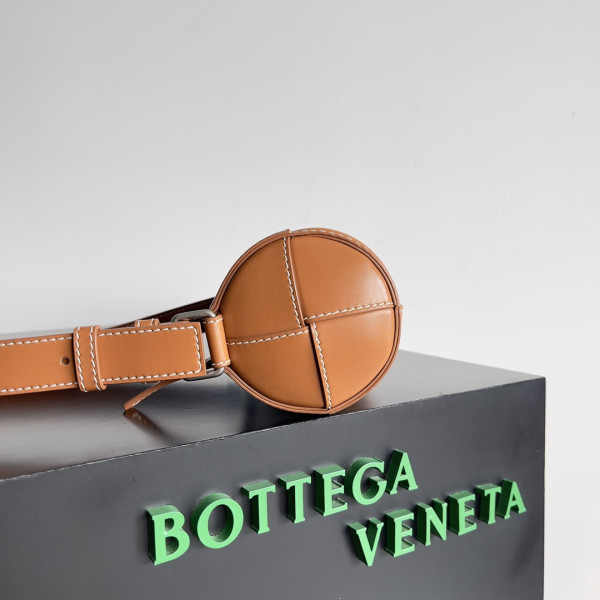 bo*te*ga Ve*ne*ta small canette