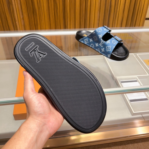 l0*is V*t0n slippers