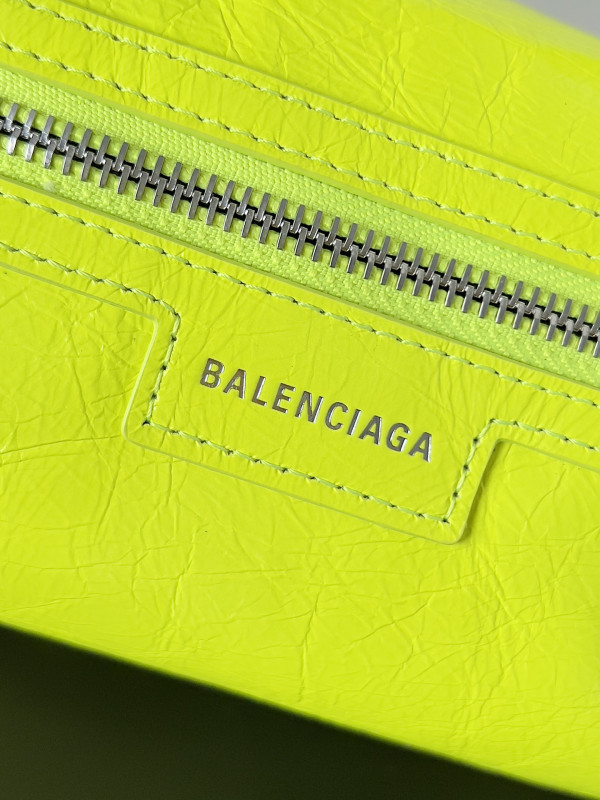 ba*len*cia*ga S*perbusy xs sling bag
