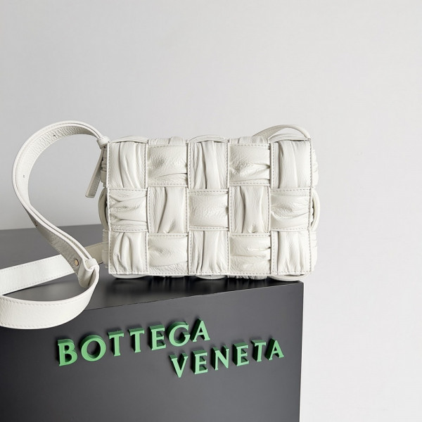 bo*te*ga Ve*ne*ta cassette