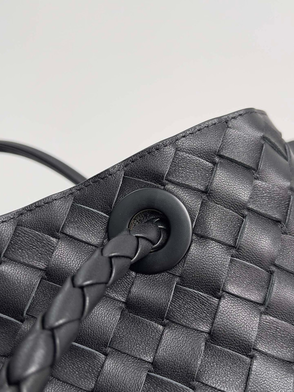 bo*te*ga Ve*ne*ta large andiamo