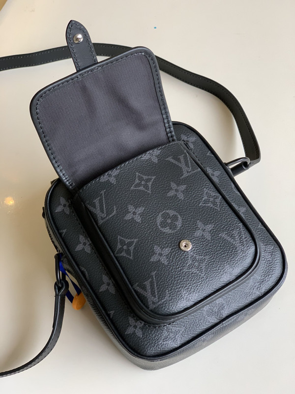 l0*is V*t0n christopher wearable wallet