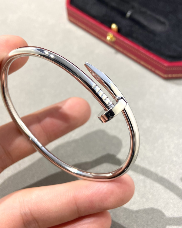 Ca*t*er  bracelet