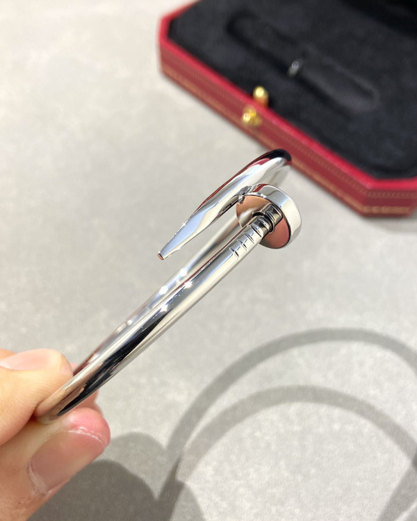 Ca*t*er  bracelet