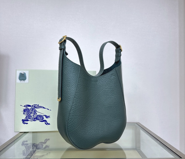B**rry medium chess shoulder bag