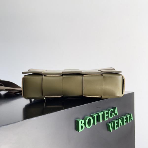 bo*te*ga Ve*ne*ta cassette-26*16*6.5cm