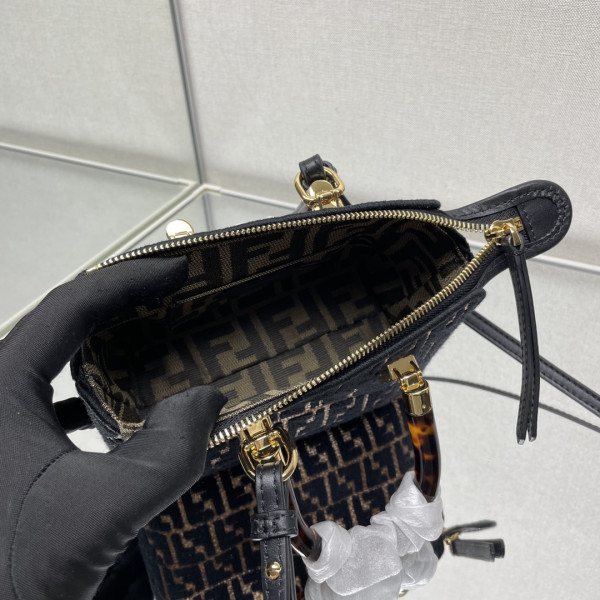 F**di baguette chain midi 397b98-24*14*7cm
