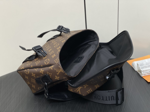 l0*is V*t0n trail messenger-31*22*11cm