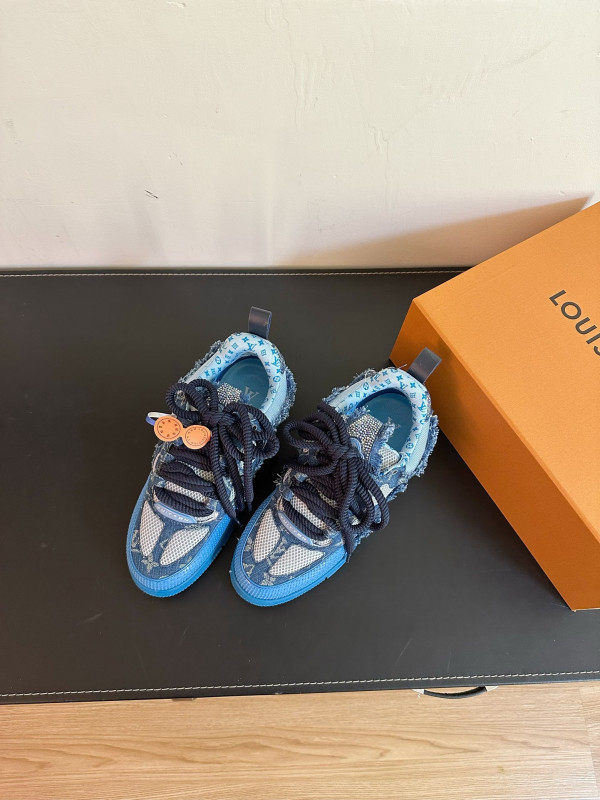 l0*is V*t0n sneakers