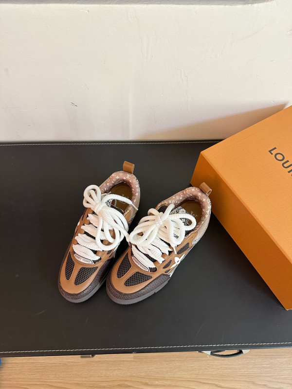 l0*is V*t0n sneakers