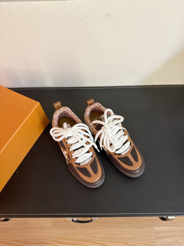 l0*is V*t0n sneakers