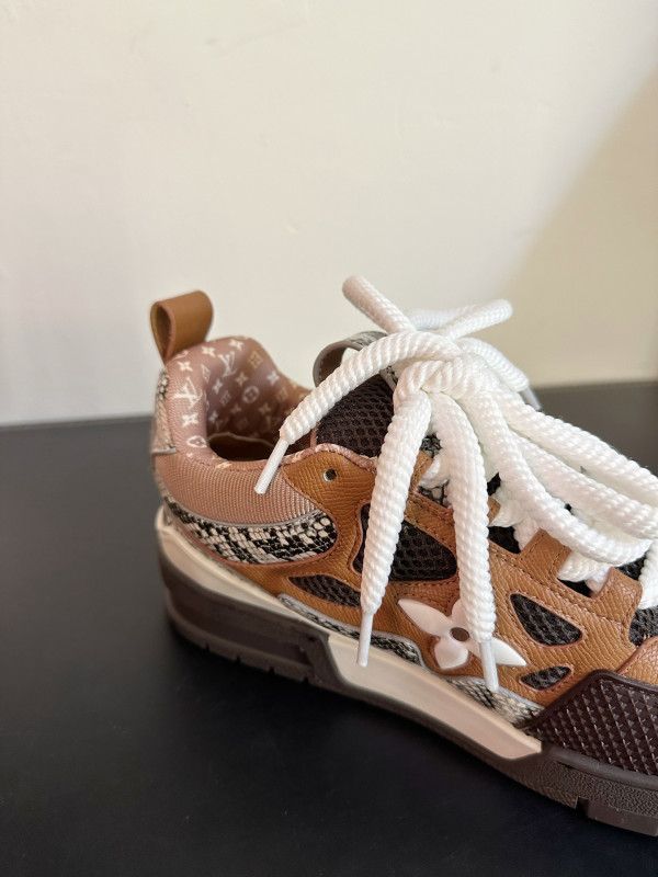 l0*is V*t0n sneakers