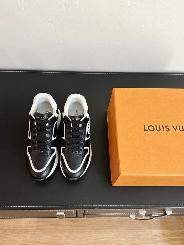 l0*is V*t0n sneakers