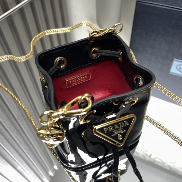 Pra*a  shearling bucket bag-9-9-6cm